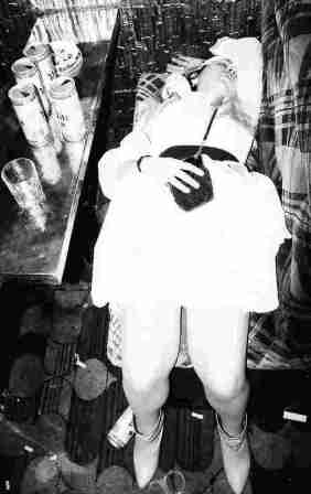 C81Br37-fsleeper-dj52 Down, down: Classic pose at the Friday-night Beat Route. Photograph © by Shapersofthe80s