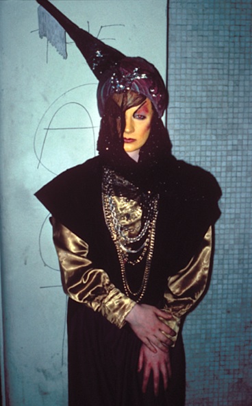 Geo81,WardSt-dr George O'Dowd, New Romantics, London, 1981