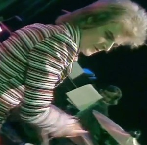 Woody11,Henshall-JGenie-bbc David Bowie, Jean Genie, 1973, Top of the Pops,video,John Henshall ,Mick Woodmansey