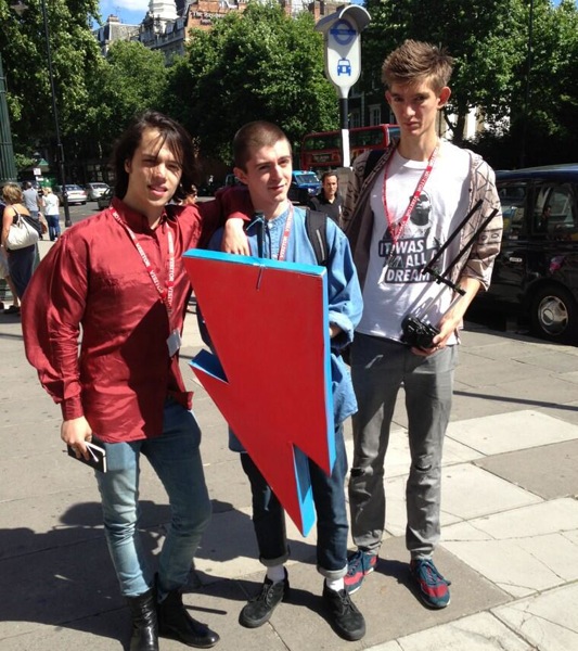 Occupy Bowie , V&A, exhibitions, fans,flash mob,David Bowie