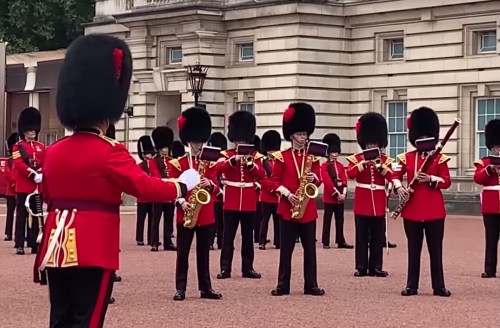 The Band of the Coldstream Guards and the Band of the Scots Guard, Changing the Guard, Gold, pop music